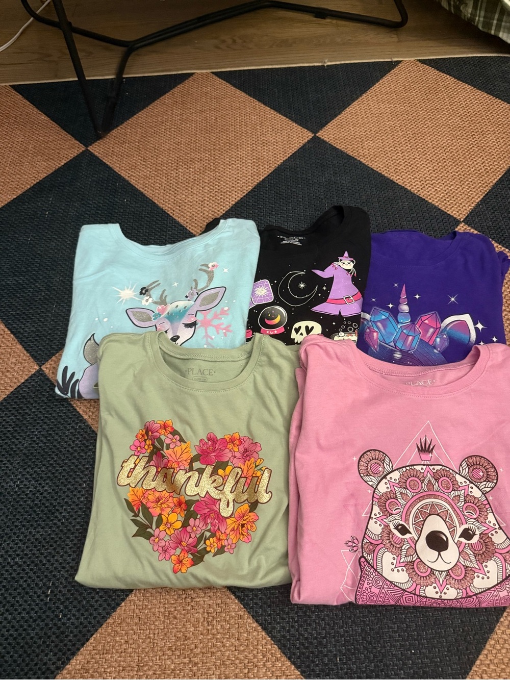 Bundle of 5 long sleeve shirts with graphic